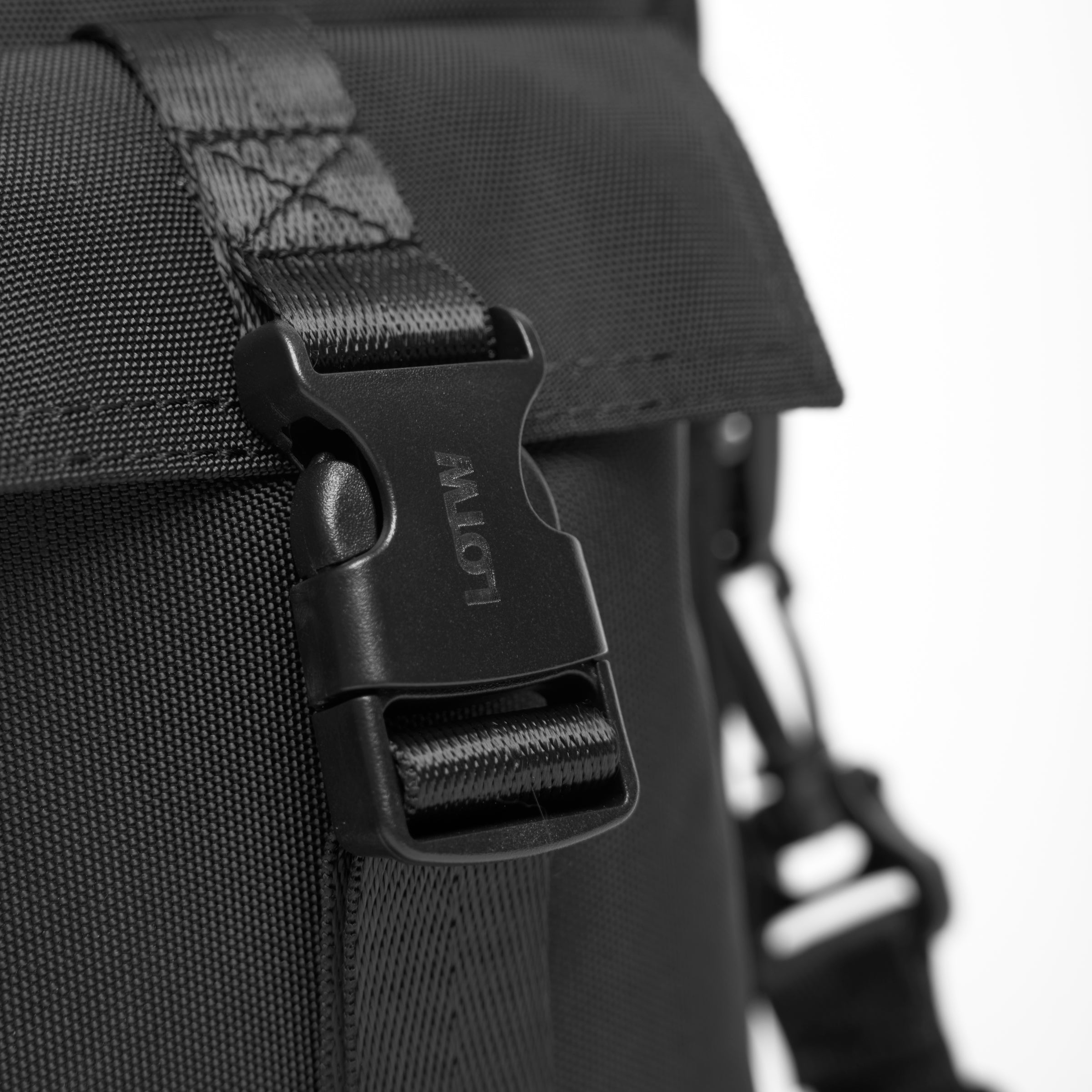 CROSSBODY ONE
