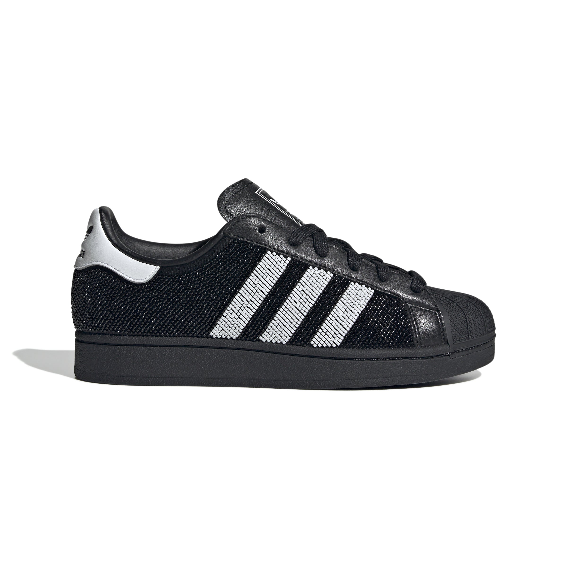 JH7098_1_FOOTWEAR_Photography_SideLateralCenterView_white.jpg