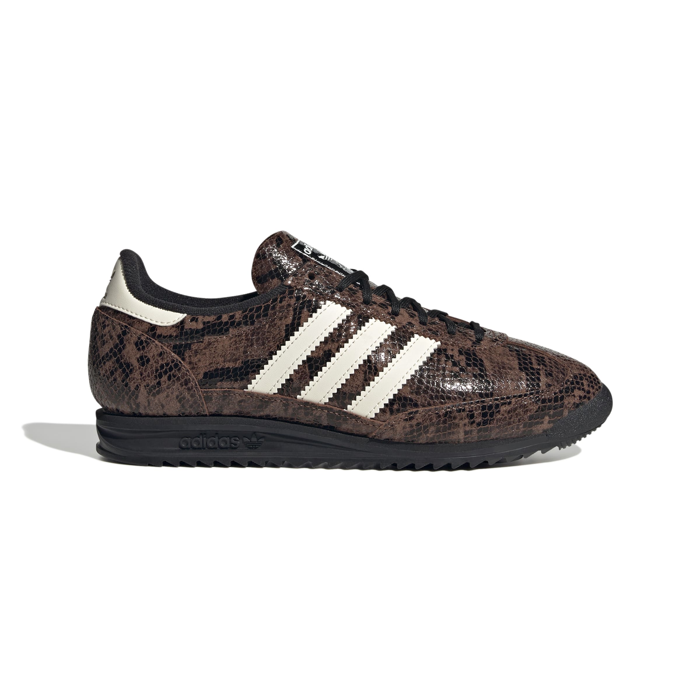 JS3981_1_FOOTWEAR_Photography_SideLateralCenterView_white.jpg