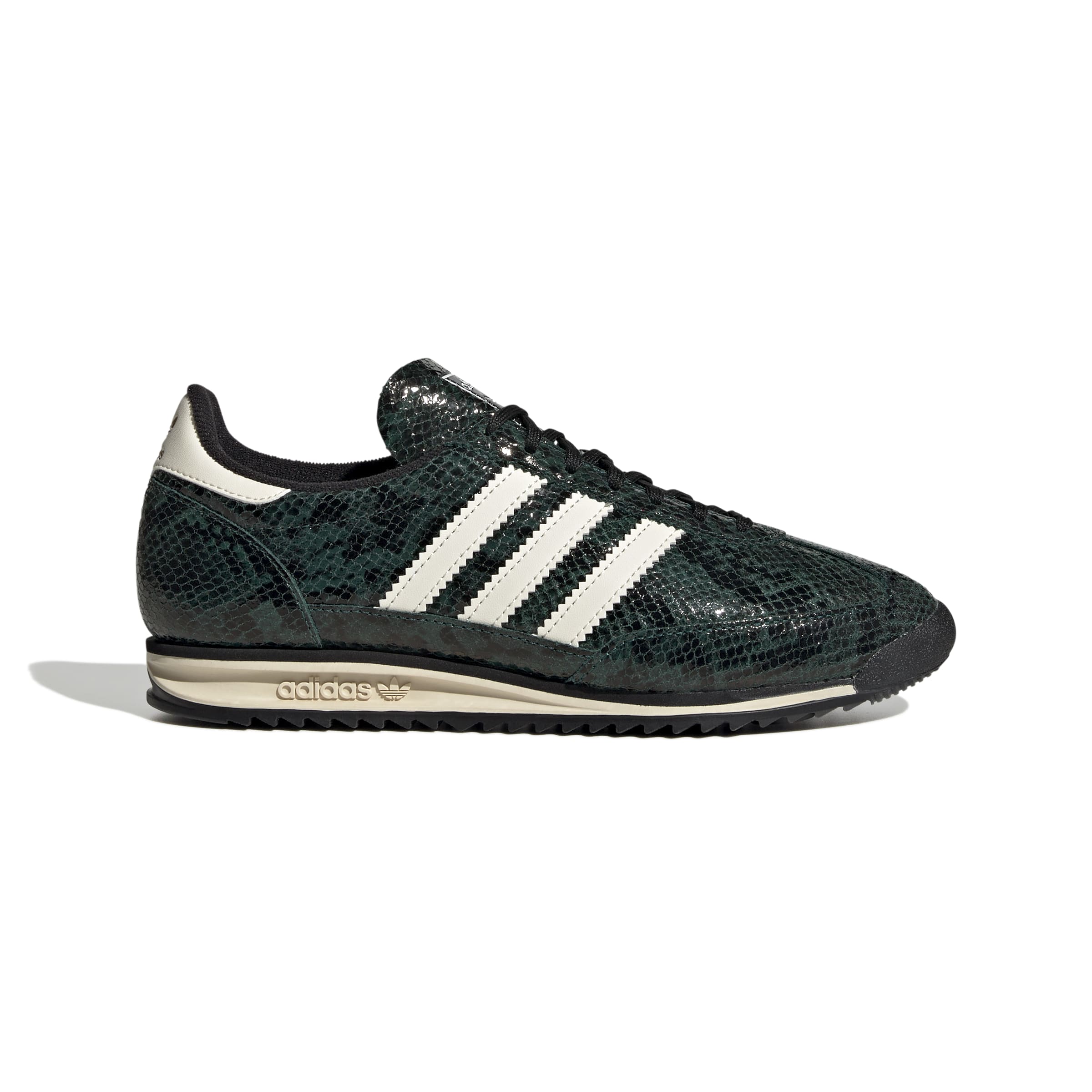 JS3982_1_FOOTWEAR_Photography_SideLateralCenterView_white.jpg