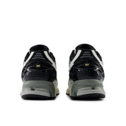 NEW BALANCE 1906U BLACK SEA SALT MAGNET