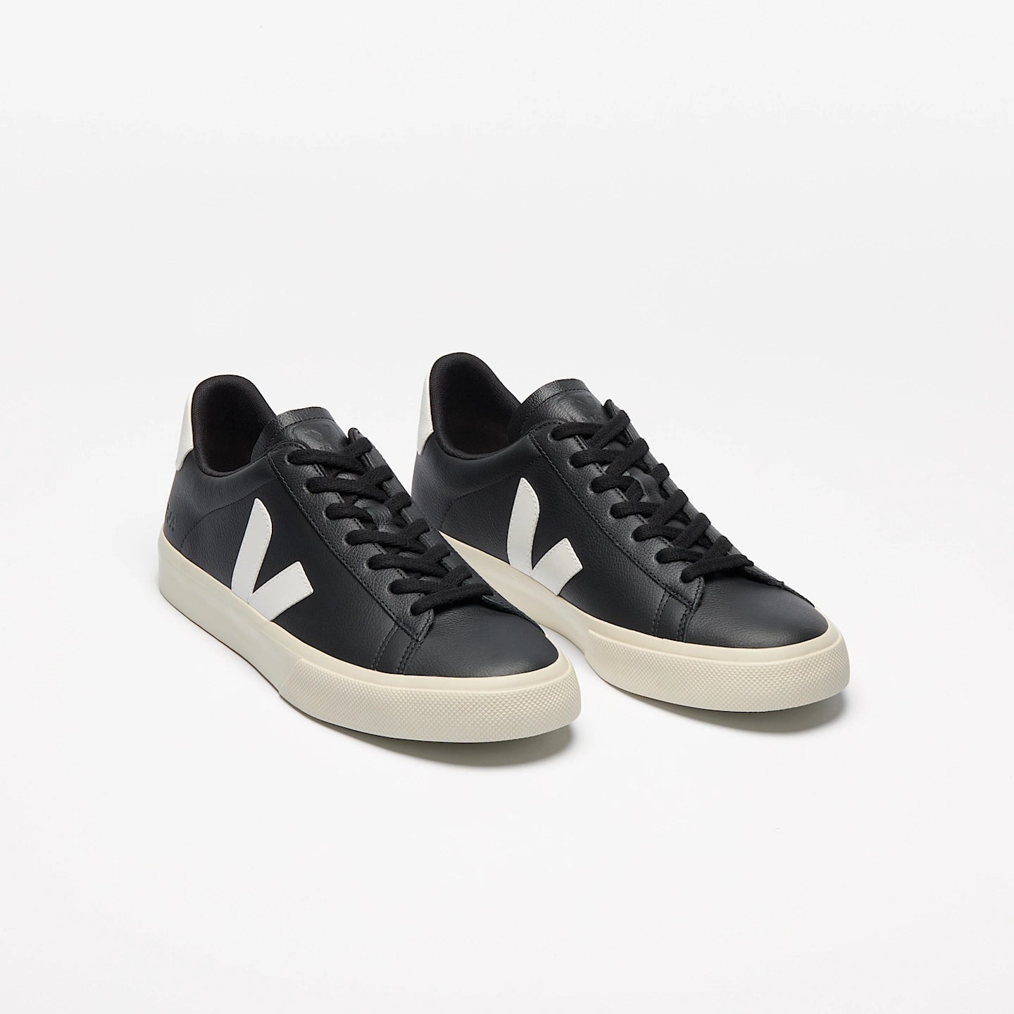 veja-zapatillas-campo-cuero-organico-negro-cp0501215_2.webp